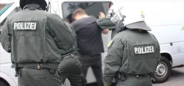 Berlin'de Türk kadınlara ırkçı saldırı yapıldı