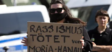 Berlin’de yaklaşık 2 bin kişiden ırkçılık karşıtı yürüyüş