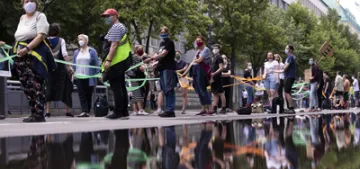 Berlin’de ırkçılık ve sosyal adaletsizlik protestosu Berlin’de ırkçılık ve sosyal adaletsizlik protestosu