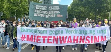 Berlin'de yüksek kiralar protesto edildi
