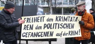 Berlin'de Kırım Türklerine destek gösterisi Berlin'de Kırım Türklerine destek gösterisi