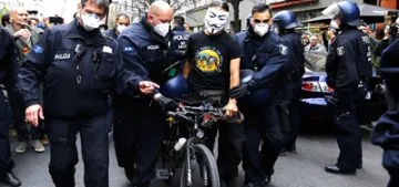 Almanya genelinde koronavirüs tedbirleri protestoları Almanya genelinde koronavirüs tedbirleri protestoları