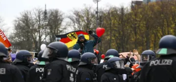 Berlin'de koronavirüs önlemleri karşıtı gösteri Berlin'de koronavirüs önlemleri karşıtı gösteri