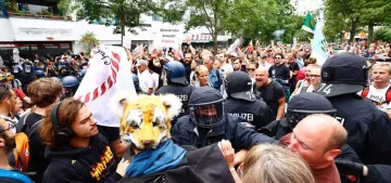 Berlin’de koronavirüs önlemlerini protesto ettiler Berlin’de koronavirüs önlemlerini protesto ettiler