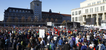 Leipzig’de koronavirüs önlemleri protesto edildi