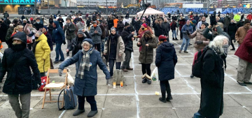 Berlin’de Kovid-19 önlemleri protesto edildi