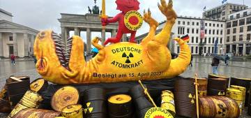 Nükleer enerji destekçileri ve karşıtları Berlin’de gösteri yaptı
