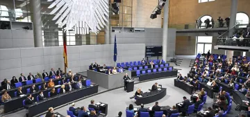 Bazı Alman milletvekilleri Bundestag’da Filistin bayrağı açtı