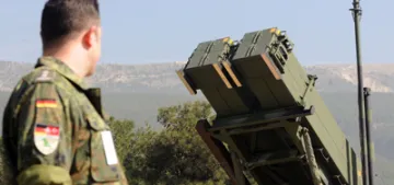 Alman askerlerin görev süreleri uzatıldı