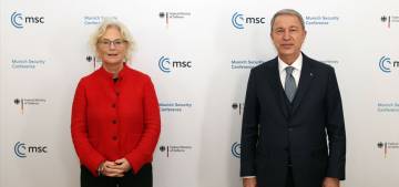 Bakan Akar ve Lambrecht Münih’te görüştüler