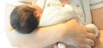 Emzirmek bebekleri ani ölümden koruyor