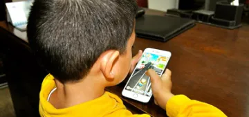 Cocuklara gündüz calisan akilli telefon üretildi Cocuklara gündüz calisan akilli telefon üretildi