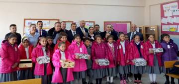 Çocukları yürekleriyle ısıttılar Çocukları yürekleriyle ısıttılar