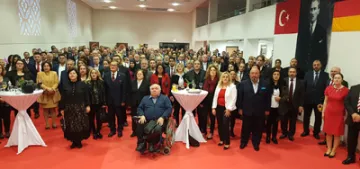 Düsseldorf'ta Cumhuriyet kutlamasi Düsseldorf'ta Cumhuriyet kutlamasi