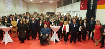 Düsseldorf'ta Cumhuriyet kutlamasi