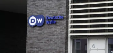 Deutsche Welle 2 gazeteciyi daha işten çıkardı