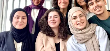 Dr. Dilek Gürsoy başarılı öğrencileri kabul etti Dr. Dilek Gürsoy başarılı öğrencileri kabul etti