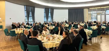 Köln'de Türkler ve Almanlar iftarda bir araya geldiler Köln'de Türkler ve Almanlar iftarda bir araya geldiler