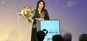 Kalp cerrahı Dilek Gürsoy ödülünü aldı Kalp cerrahı Dilek Gürsoy ödülünü aldı