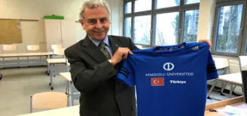 Emekli ögretmen 70 yilda 70 maratonda kostu Emekli ögretmen 70 yilda 70 maratonda kostu