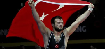 Güreşte bir madalya da Enes’ten