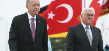 Erdoğan, Alman mevkidaşına tarihi belgenin birebir baskısını hediye etti Erdoğan, Alman mevkidaşına tarihi belgenin birebir baskısını hediye etti