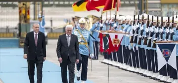 Cumhurbaşkanı Erdoğan, Steinmeier'i resmi törenle karşıladı Cumhurbaşkanı Erdoğan, Steinmeier'i resmi törenle karşıladı