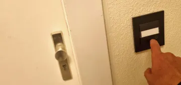 İşveren raporlu olan çalışanın evine gidebilir mi?