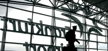 Frankfurt Havalimanı'nda çalışan 2 kişi sıtmadan dolayı öldü Frankfurt Havalimanı'nda çalışan 2 kişi sıtmadan dolayı öldü
