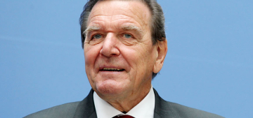 Gerhard Schröder Federal Meclis'i mahkemeye verdi