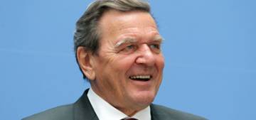 Schröder, AB'nin Türkiye ve Rusya ile iliskilerinin düzeltmesi gerektigini söyledi.