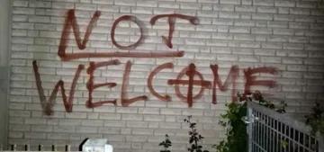 Gladbeck’te camiye gamalı haçlı saldırı