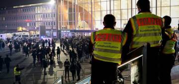 Göçmenlere arabasıyla saldıran Alman tutuklandı