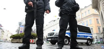 Polis ve itfaiye teşkilatına ırkçılık operasyonu Polis ve itfaiye teşkilatına ırkçılık operasyonu