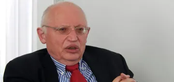 Verheugen uzun vadeli bir Türkiye politikası önerdi Verheugen uzun vadeli bir Türkiye politikası önerdi