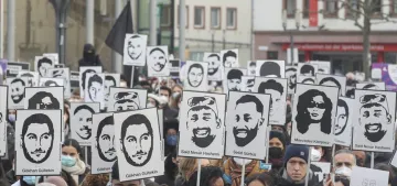 Hanau’da ırkçılık ve teröre karşı yürüyüş ve miting düzenlendi Hanau’da ırkçılık ve teröre karşı yürüyüş ve miting düzenlendi