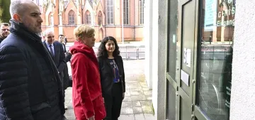 Hannover belediye başkanı ve emniyet müdürü saldırı sonrası başkonsolosluğu ziyaret etti Hannover belediye başkanı ve emniyet müdürü saldırı sonrası başkonsolosluğu ziyaret etti