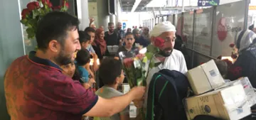 Almanyalı hacılar dönüşte güllerle karşılandı