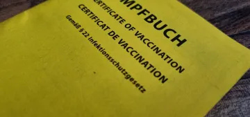Almanya’da binlerce aşı sertifikasına sahtekarlık soruşturması