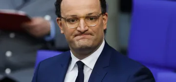 Bakan Spahn AstreZeneca kararını savundu Bakan Spahn AstreZeneca kararını savundu