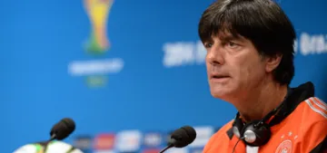 Löw görevinden ayrılmıyor