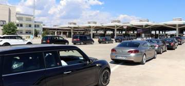 Kapıkule’de izin dönüşü yoğunluk yaşanıyor