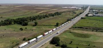 Kapıkule'de 14 kilometre tır kuyruğu