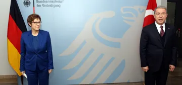 Milli Savunma Bakanı Akar Alman mevkidaşı ile görüştü Milli Savunma Bakanı Akar Alman mevkidaşı ile görüştü