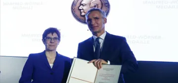 Stoltenberg’e Almanya’dan madalya Stoltenberg’e Almanya’dan madalya