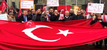 Köln’de ARD binası önünde protesto