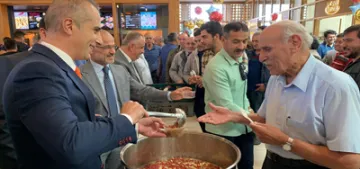 Köln'de Muharrem ayı vesilesiyle aşure dağıtıldı