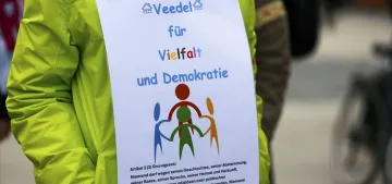 Köln‘de binlerce kişi ırkçılığa karşı yürüdü Köln‘de binlerce kişi ırkçılığa karşı yürüdü