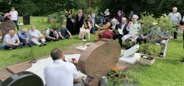 Köln’deki Müslüman mezarlığına ziyaretçi akını