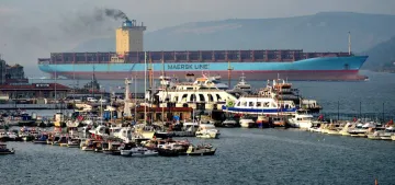 Nakliye şirketi Maersk Rusya'ya hizmetlerini askıya alıyor